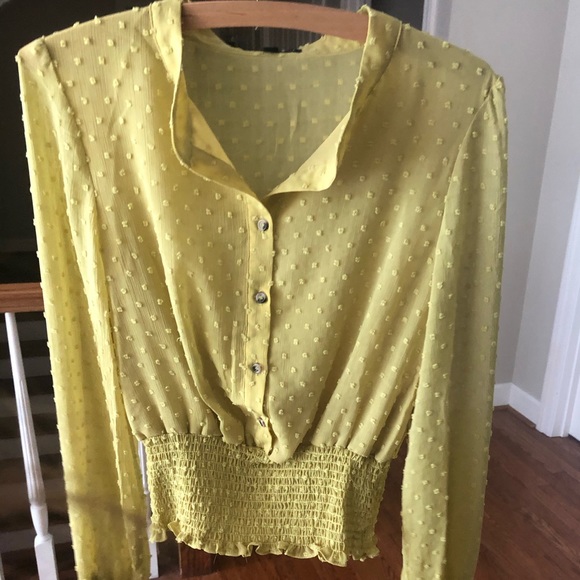 light yellow blouse w scrunched waist - Picture 2 of 6